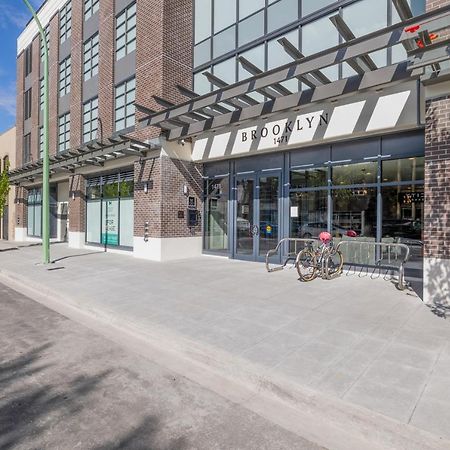 Brand New Luxury Downtown Near The Beach #13 Келоуна Экстерьер фото
