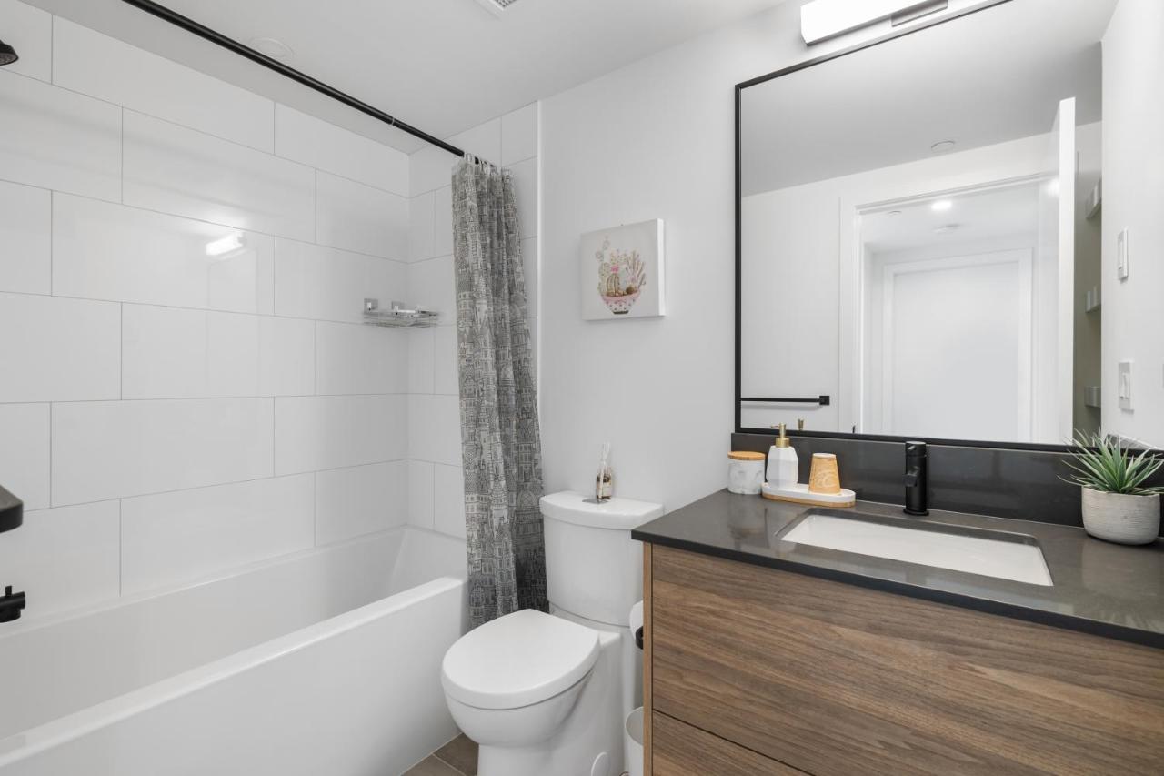 Brand New Luxury Downtown Near The Beach #13 Келоуна Экстерьер фото