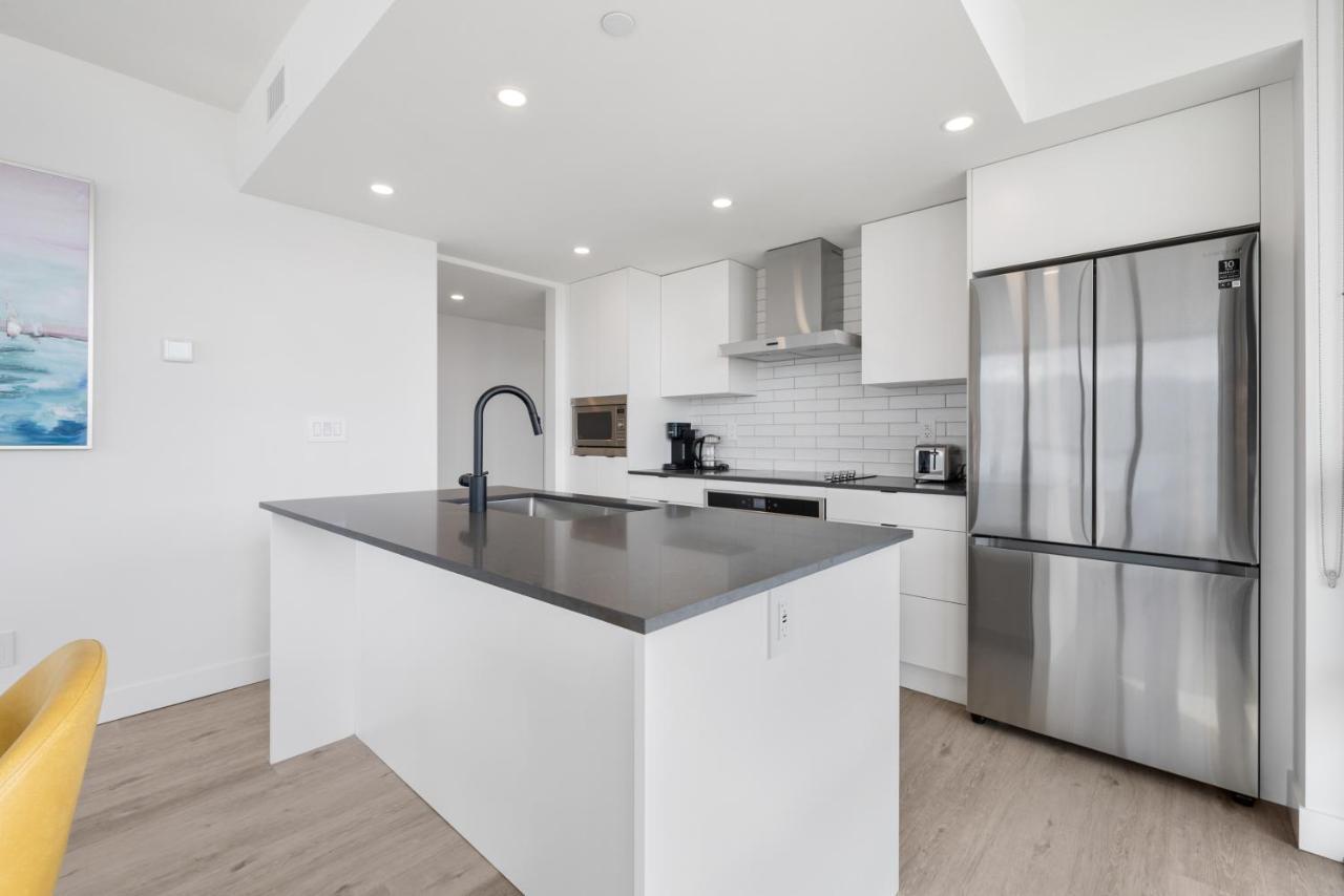 Brand New Luxury Downtown Near The Beach #13 Келоуна Экстерьер фото