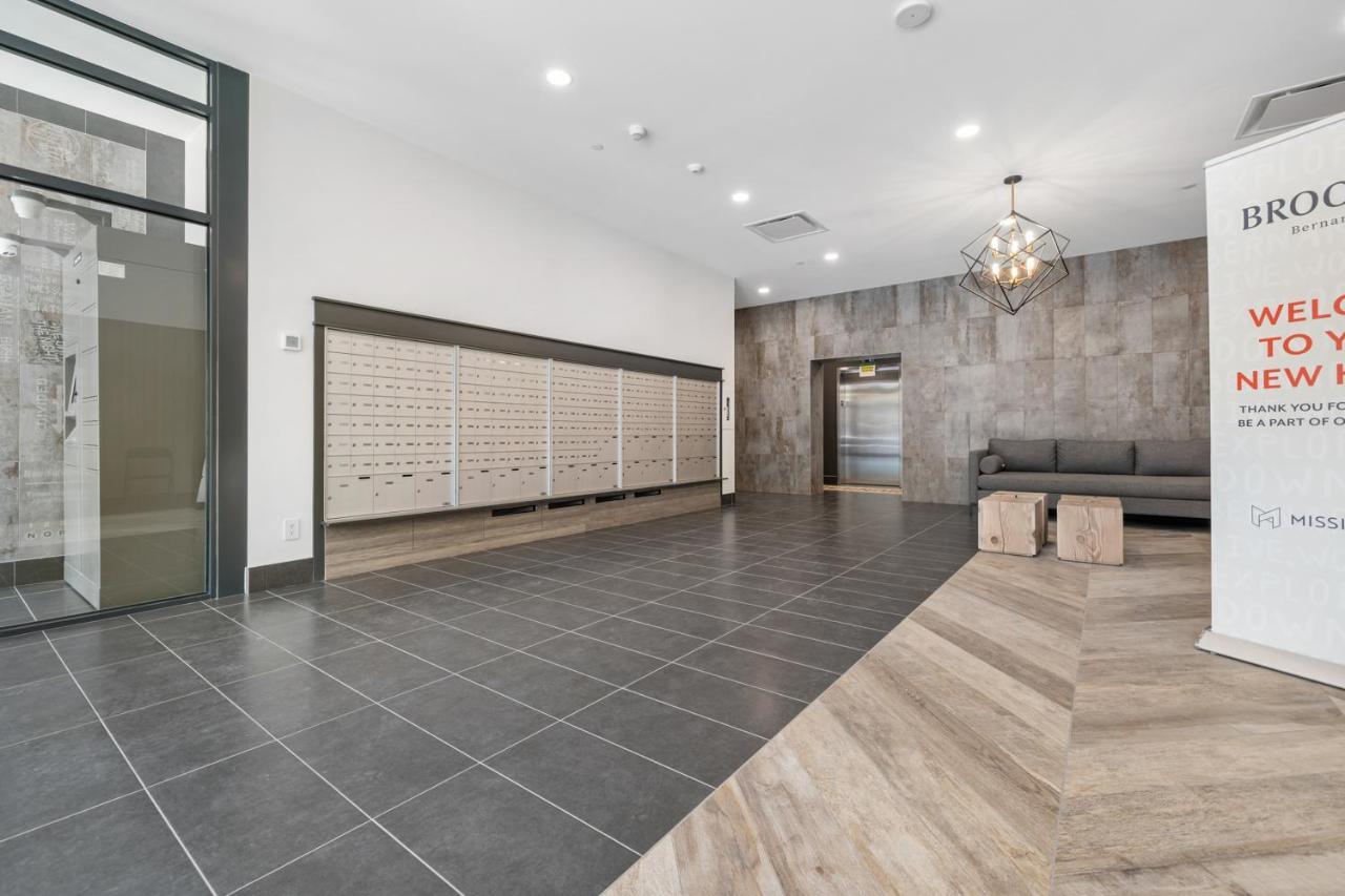 Brand New Luxury Downtown Near The Beach #13 Келоуна Экстерьер фото