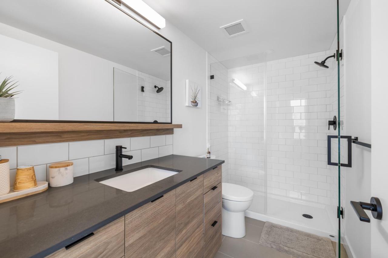 Brand New Luxury Downtown Near The Beach #13 Келоуна Экстерьер фото