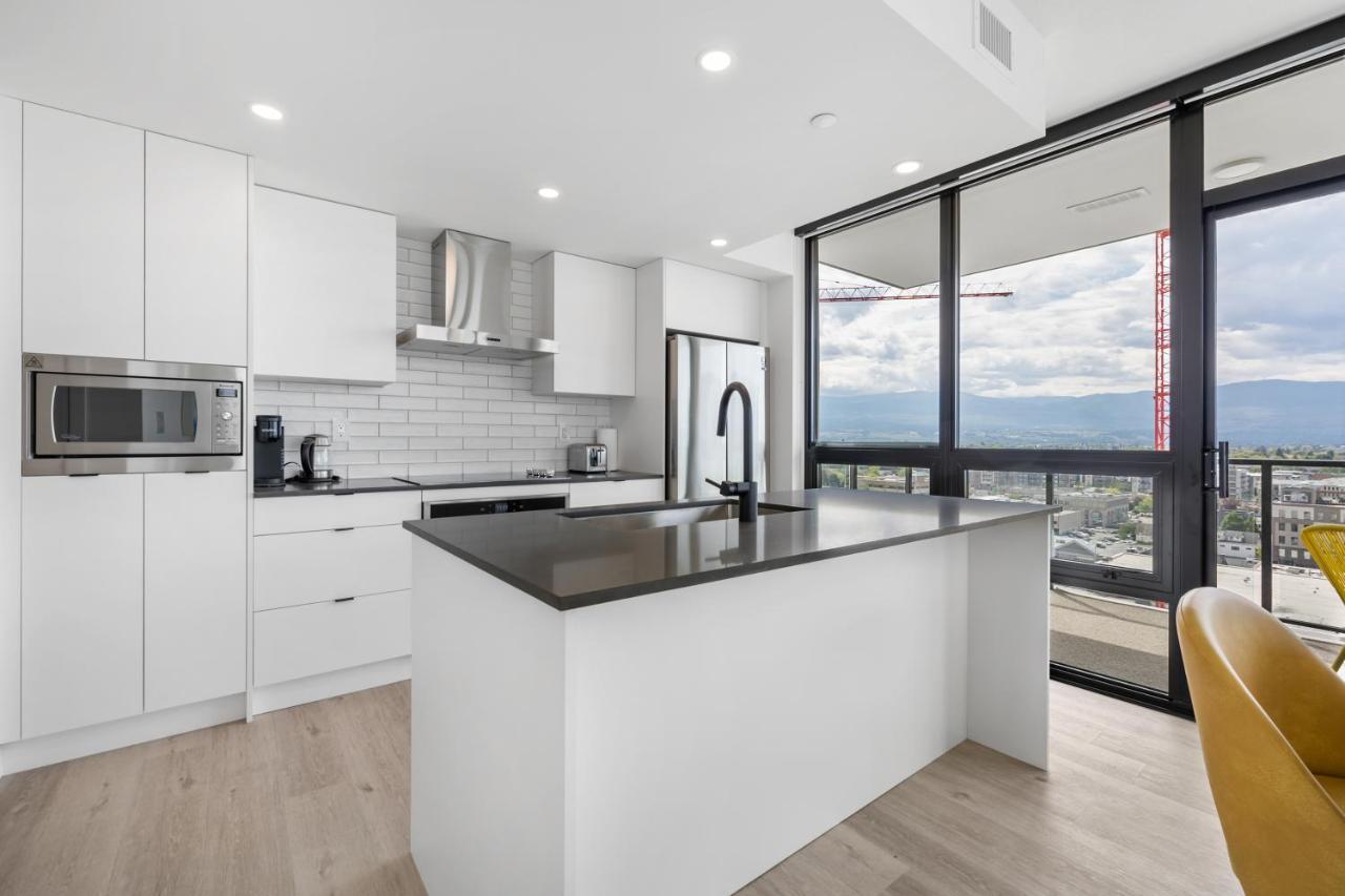 Brand New Luxury Downtown Near The Beach #13 Келоуна Экстерьер фото